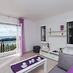 Daire Enzian - Comfort Two Bedroom With Balcony And Sea View Mlini
