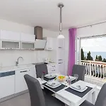 Enzian - Comfort Two Bedroom With Balcony And Sea View Mlini