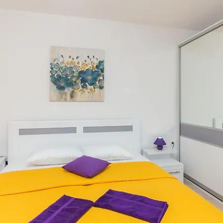 Enzian - Comfort Two Bedroom With Balcony And Sea View * Mlini