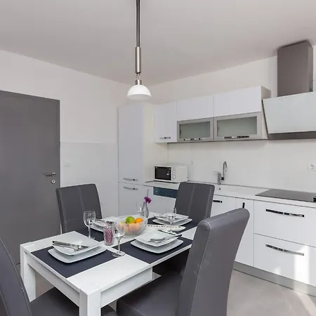 Apartment Enzian - Comfort Two Bedroom With Balcony And Sea View *