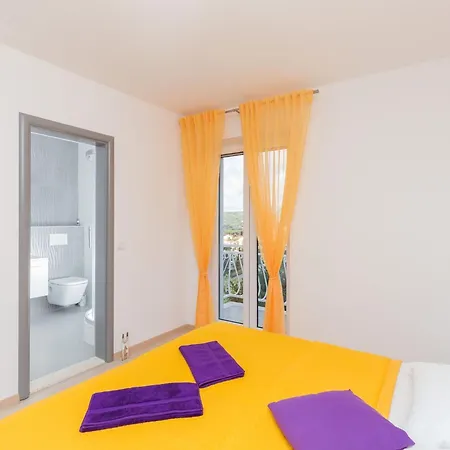 Apartment Enzian - Comfort Two Bedroom With Balcony And Sea View