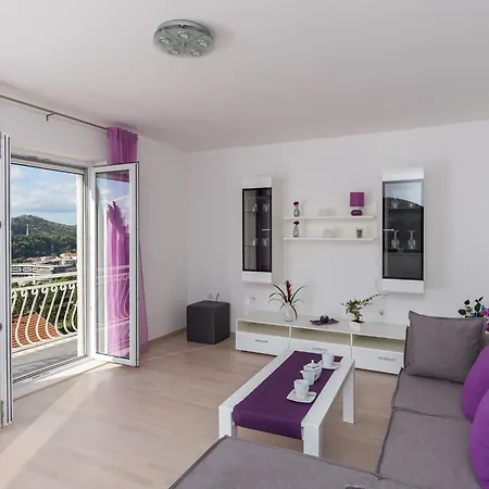Daire Enzian - Comfort Two Bedroom With Balcony And Sea View Mlini