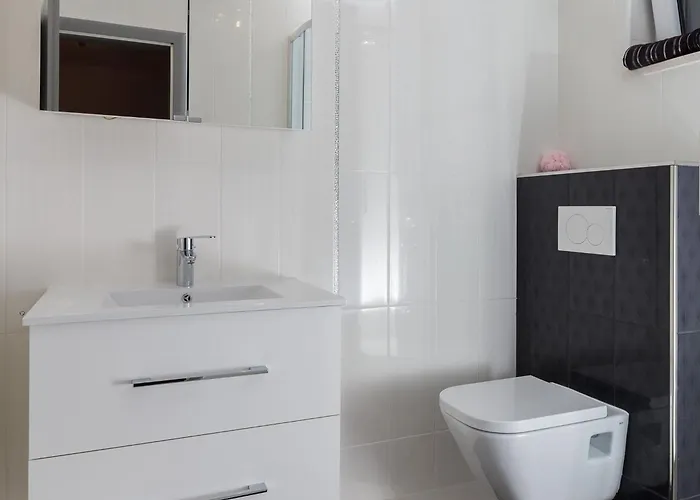 Enzian - Comfort Two Bedroom With Balcony And Sea View * Mlini