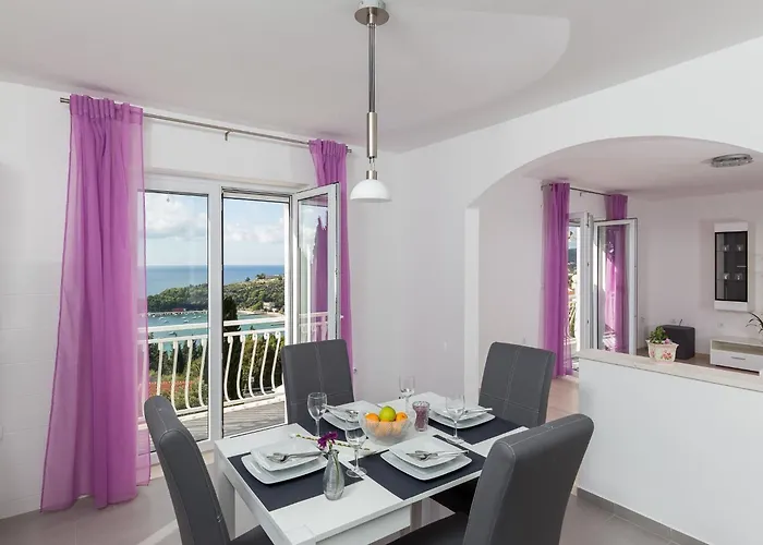 Apartament Enzian - Comfort Two Bedroom With Balcony And Sea View Mlini