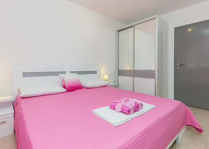 Enzian - Comfort Two Bedroom With Balcony And Sea View * Mlini